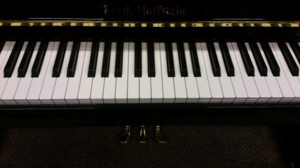 Occ. Ferd. Hoffstein 125 cm. piano in zwart hoogglans
